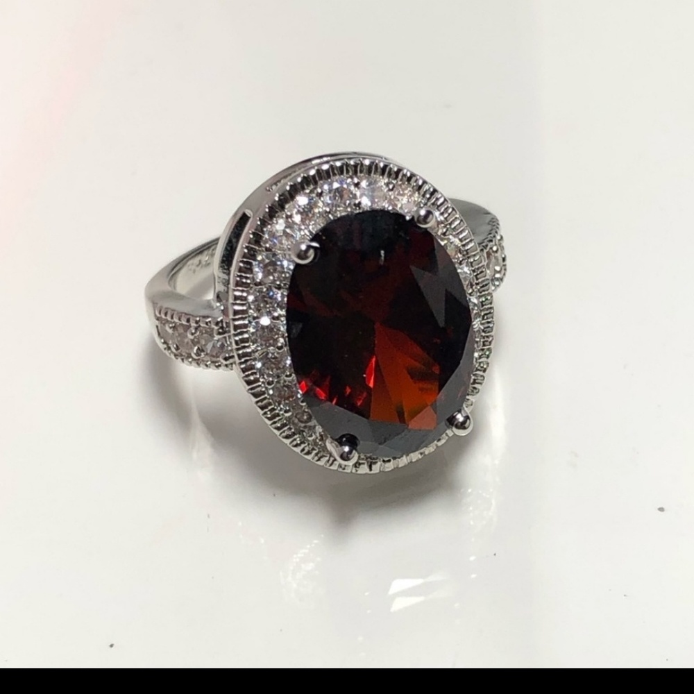 Flash Sale Stunning Sterling Silver Garnet Ring - Picture 5 of 8